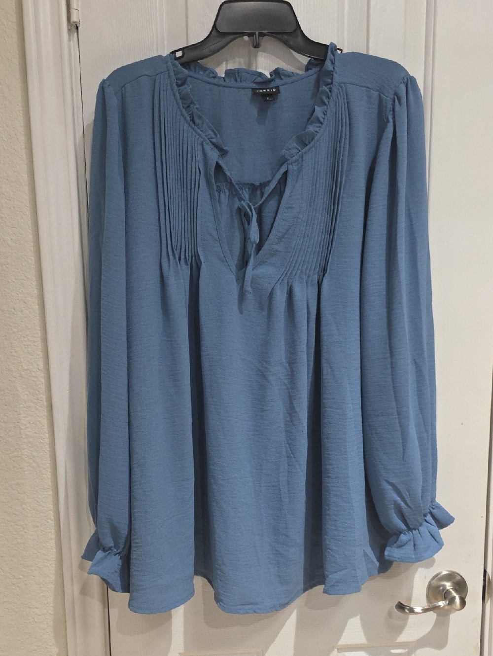 Torrid Blue Long-Sleeve Pintuck Peasant Blouse Size 2